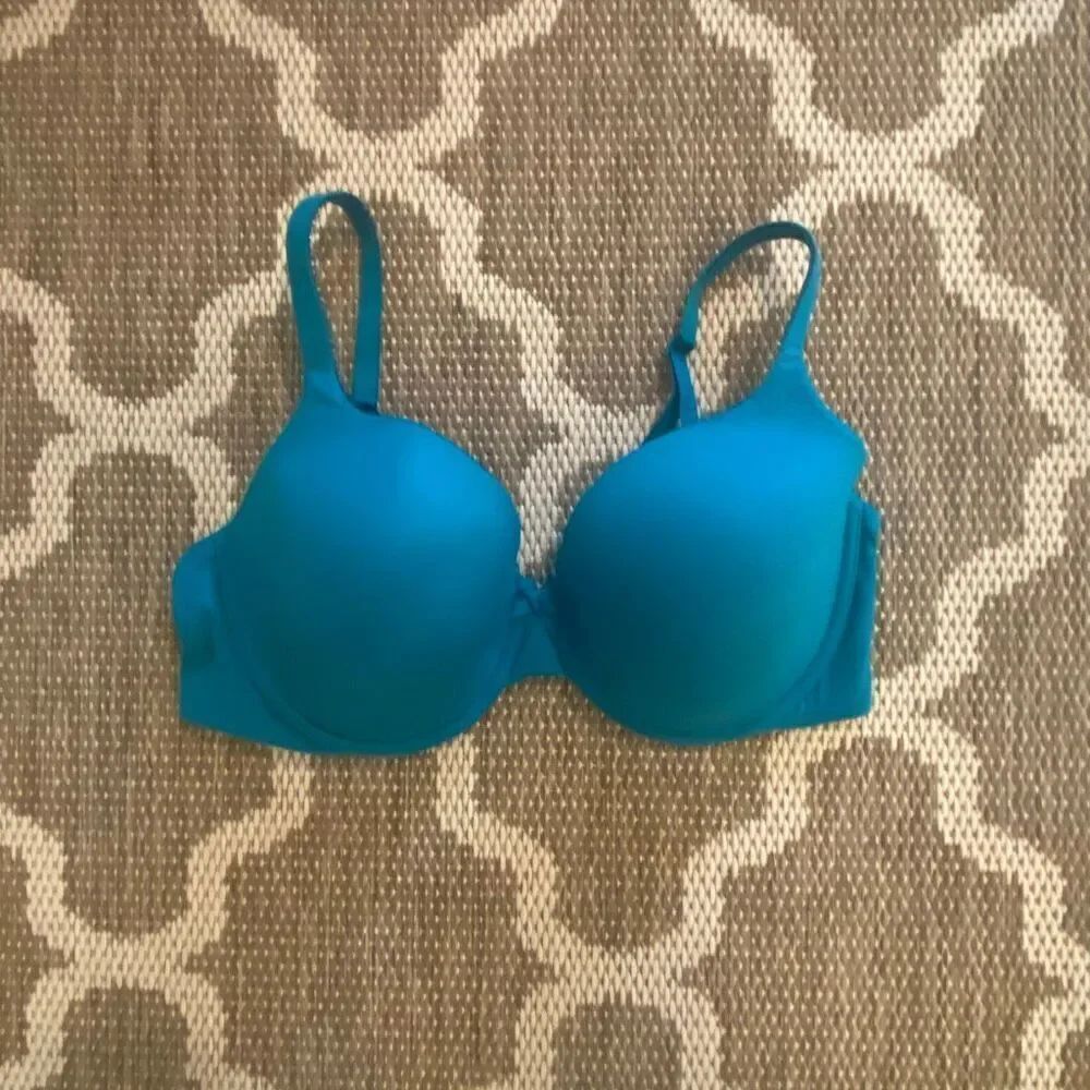 Victoria’s Secret body by Victoria bra lined perfect coverage bra size 38DD